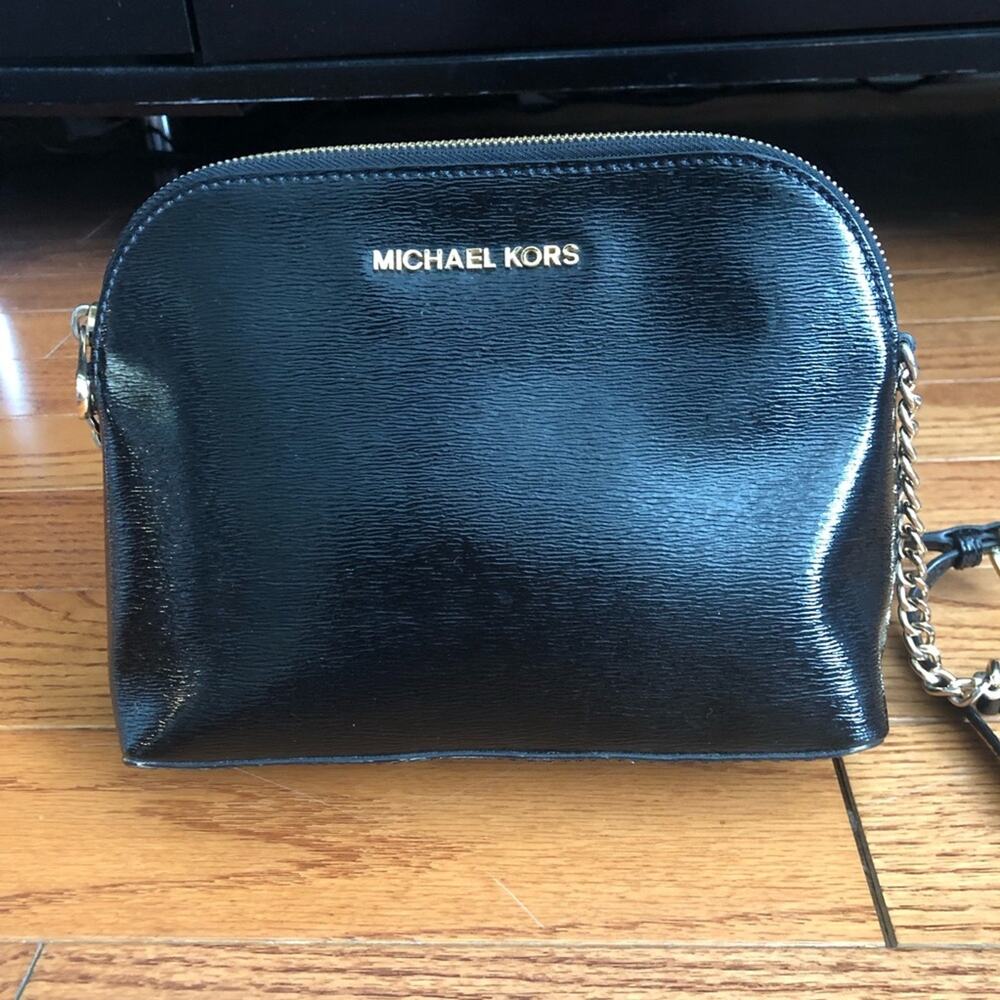 Michael Michael Kors Black Textured Patent Leather Gold-tone Cindy Crossbody Bag - Picture 3 of 10